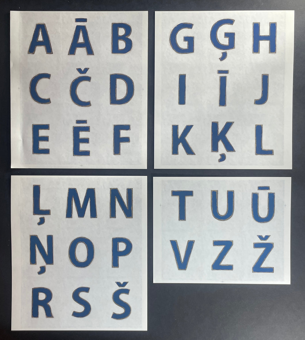 Uzlīmes - visu alfabēta burtu komplekts
